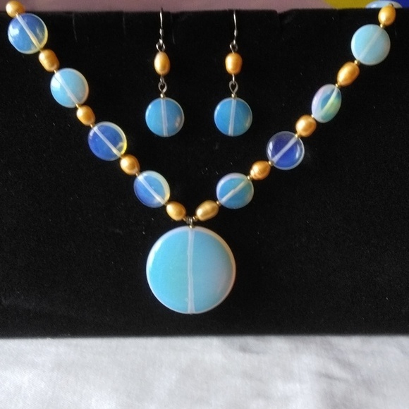 Mystical Opalite and Golden Pearl Necklace And Earrings - Picture 1 of 3